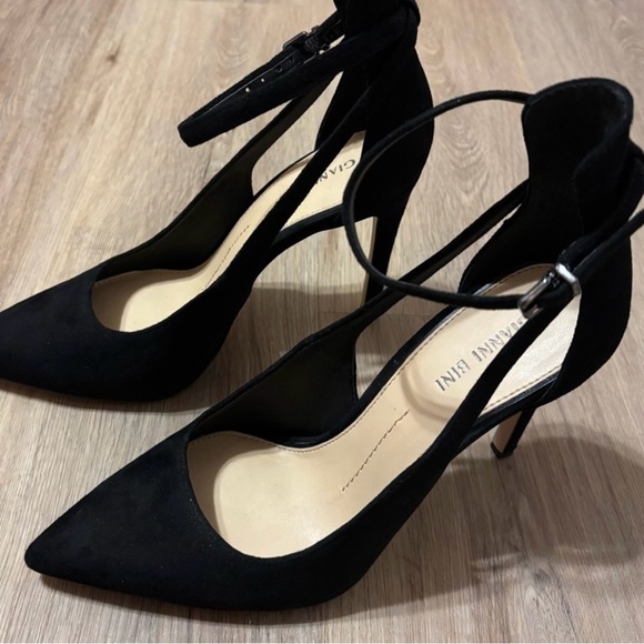 Gianni Bini Black Suede Pointed Toe Heels with Ankle Strap LIKE NEW WORN ONCE - Picture 2 of 13